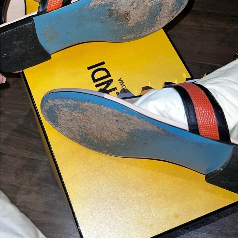❤️🔥🔥FENDI RUNWAY SANDALS 🔥🔥❤️ - Picture 3 of 3